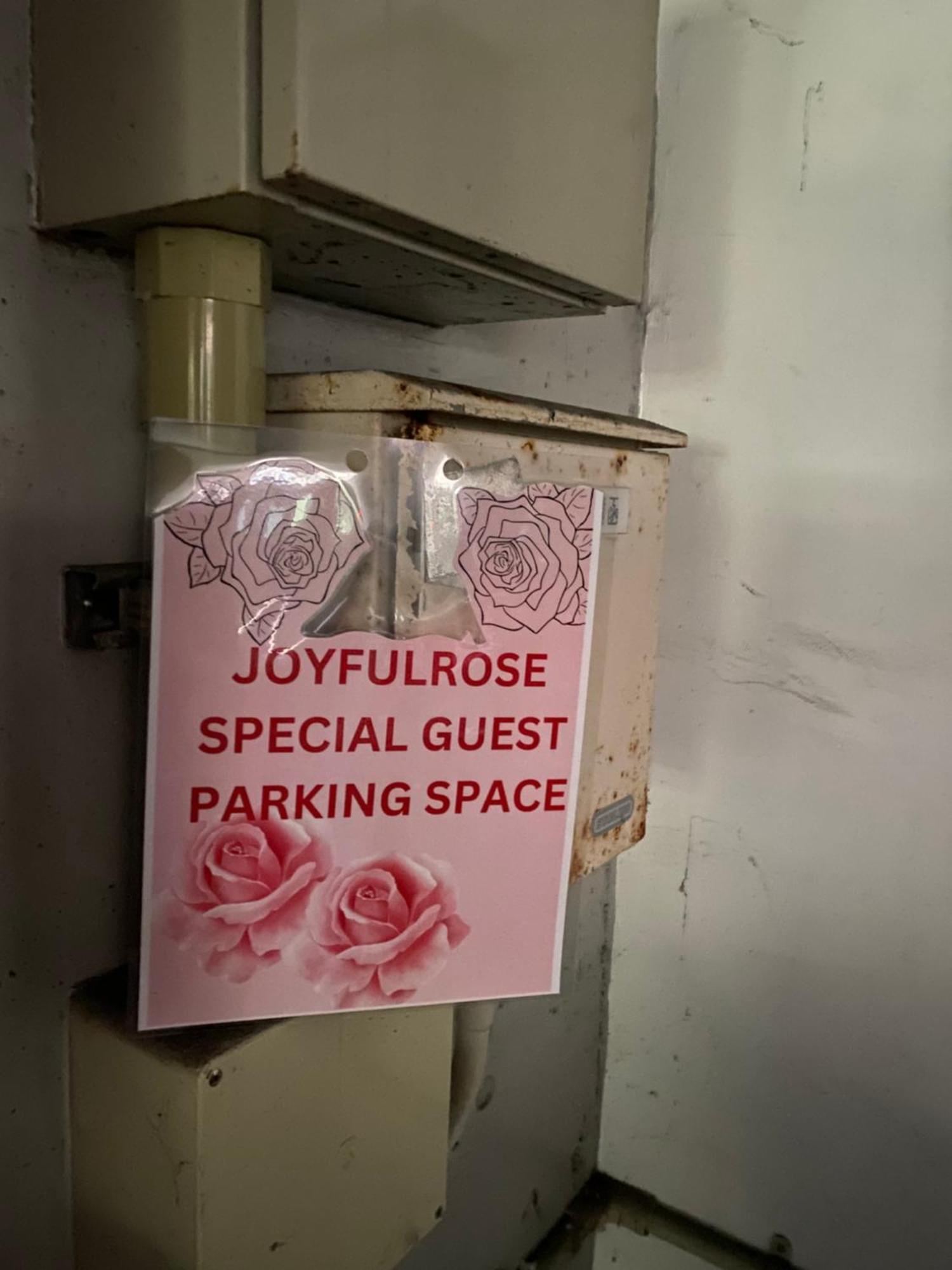 Ferienwohnung Joyful Rose Ginowan Exterior foto